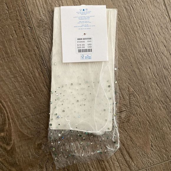 Current Season Urban Outfitters Gem Slouchy Lace Sheer Crew Sock in Ivory - Picture 4 of 5